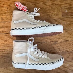 NWT Vans High-Top Women’s Sneaker Size 5.5